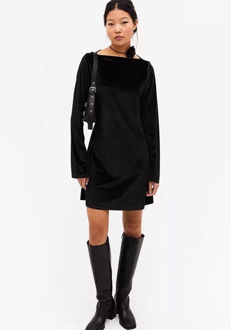 Monki Womens Long Sleeved Velvet Midi Dress Gothic Black Size