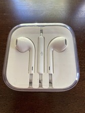 Apple iPhone iPod EarPods Wired Earbuds 3.5mm Jack White NEW