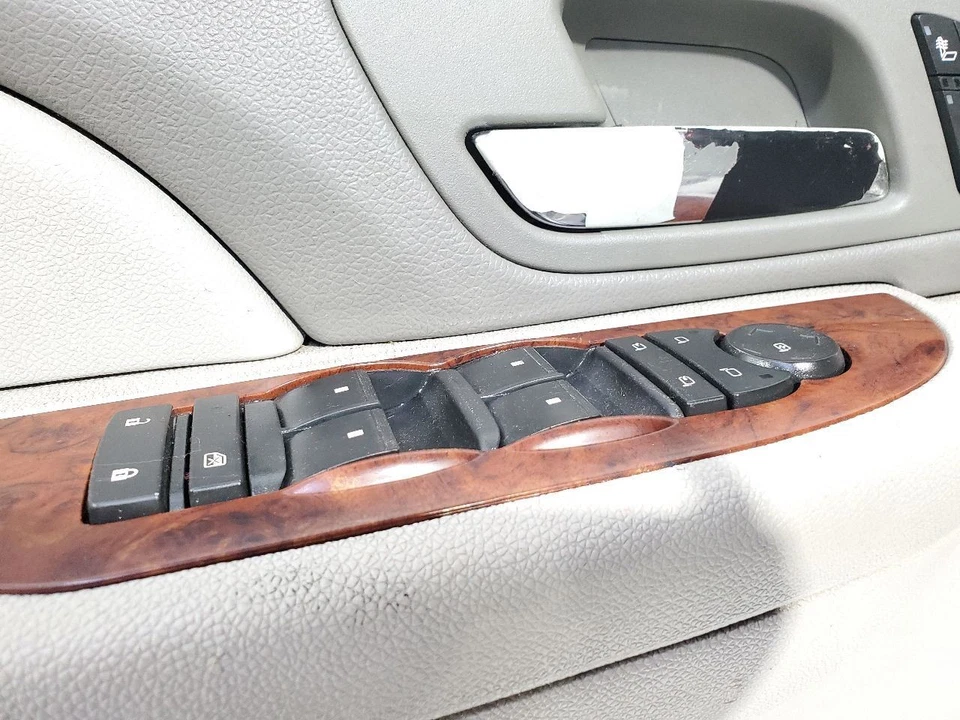 Painel de acabamento interno esquerdo dianteiro fabricante de equipamento original GMC Sierra 1500 2009 - Imagem 4 de 4