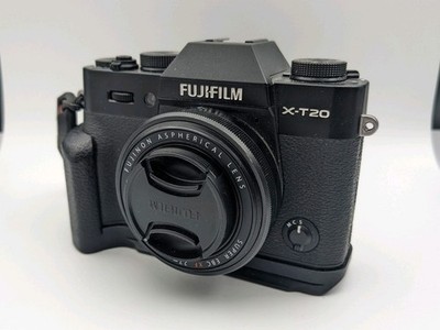 Fuji Xt-20, schwarz mit Fujinon XF 27mm f/2.8, Handgriff und Schlaufe, OV