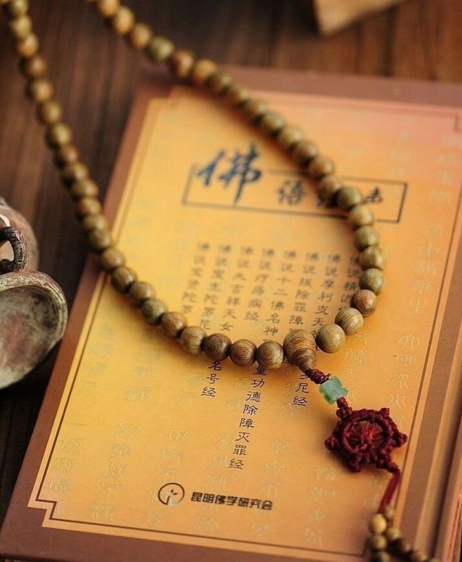 A++Green Sandalwood 108 8mm Buddhist Prayer Bead Mala Bracelet/Necklace---32"