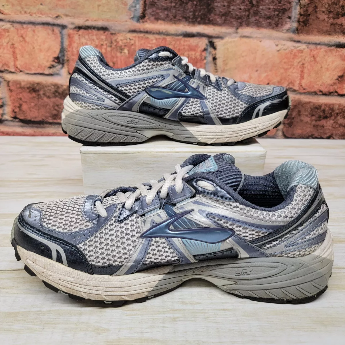 Brooks Adrenaline GTS 12 Gray Womens 9.5 B Running Shoes Sneakers