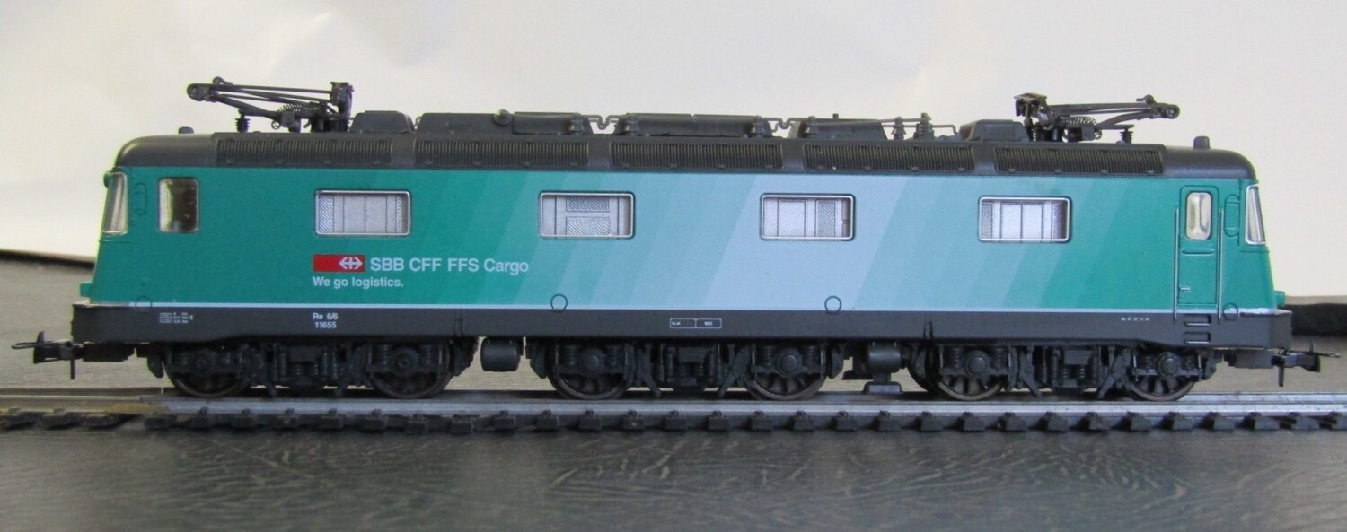 Locomotive électrique Re 6/6 SBB CFF FFS HO train miniature rouge