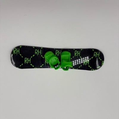 Rainbow High Winter Break Jade Hunter Doll Outfit Accessory Green Snowboard NEW