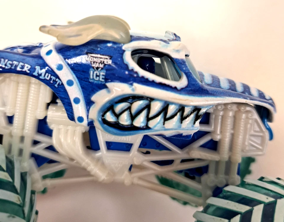 Spin Master Monster Jam Fire & Ice Mutt грузовик ТОЛЬКО ЛЕД отдельная игрушка синий белый - Изображение 3 из 4