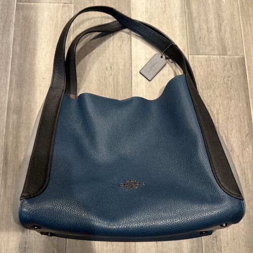 Replying to @estansia its called the Hadley Hobo bag 🖤 #coach #coachb