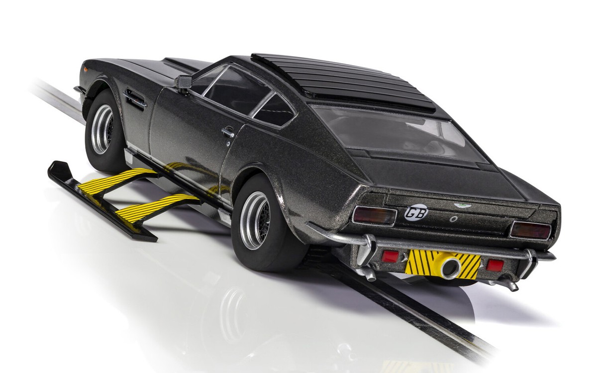 James Bond Aston Martin V8 - The Living Daylights - 1/32 Scale