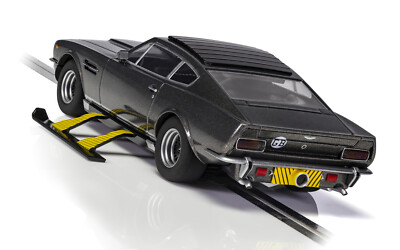 James Bond Aston Martin V8 - The Living Daylights - 1/32 Scale