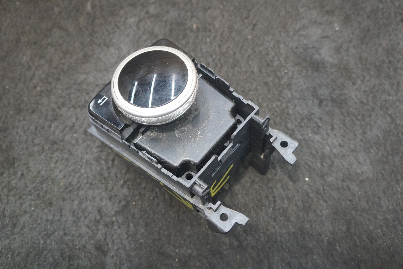 Console Radio Controller Switch Knob 2059006015 Aston Martin Vantage 2019 *Note*