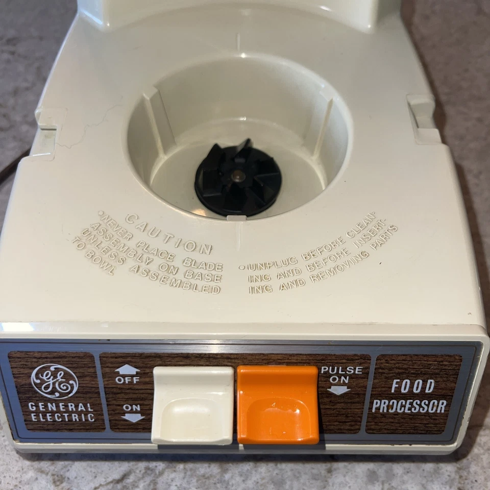 VTG GE D1-4200 Food Processor Replacement Motor Only No Rubber Plugs On Base - Image 2 of 4