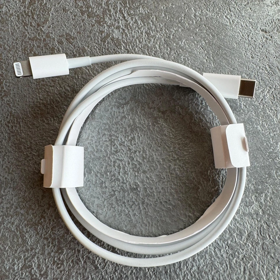 Genuine Original Apple USB C to lightning cable for iPhone 12 Pro Max 13 Pro Max - Image 3 of 4