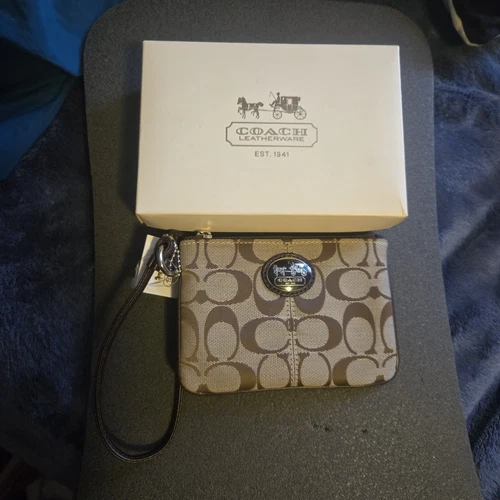 Bracciale Coach in pelle marrone cioccolato e marrone interno raso rosa nuovo con etichette