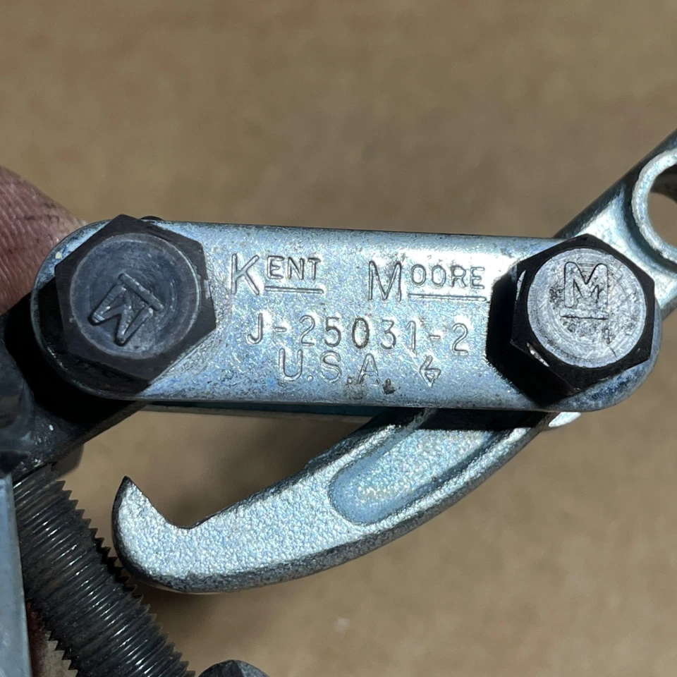 Kent-Moore J-25031-2 3 Jaw Arm Gear Puller - Image 3 of 4