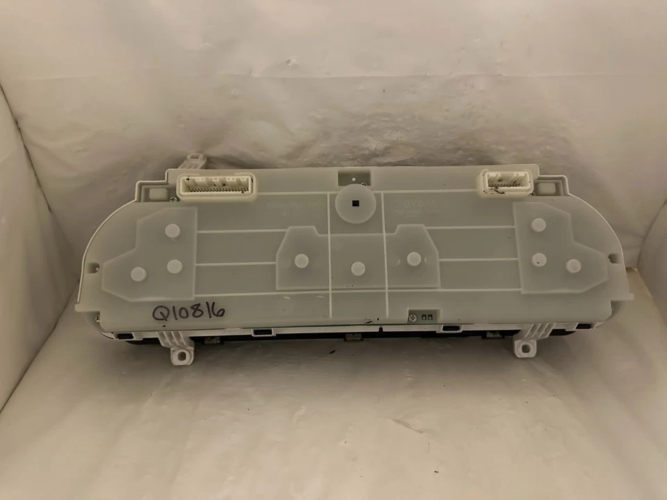 Speedometer Instrument Cluster 2005 & 06 Toyota Tundra 8 Cylinder 136,666 Miles - Image 2 of 4