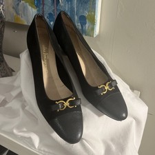 FERRAGAMO VINTAGE BLACK SUEDE AND LEATHER SOLE LOW HEEL SZ 10