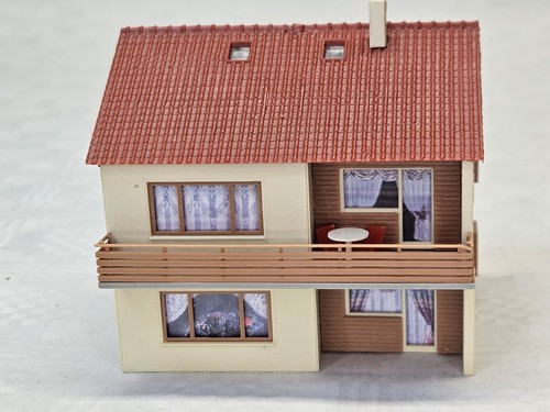 KIBRI 38732 H0 CASA DE DOS FAMILIAS terminada de construir COLECCIONISTA VINTAGE MODELISMO FERROVIARIO DEFECTOS  | Zustand: Gebraucht