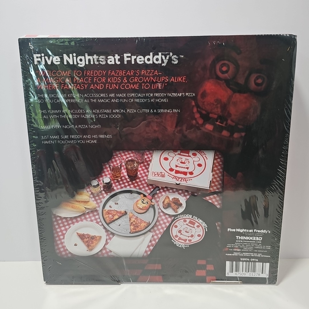 Five Nights At Freddy's 3-Piece Pizza Kit Pan Cutter Apron Fnaf