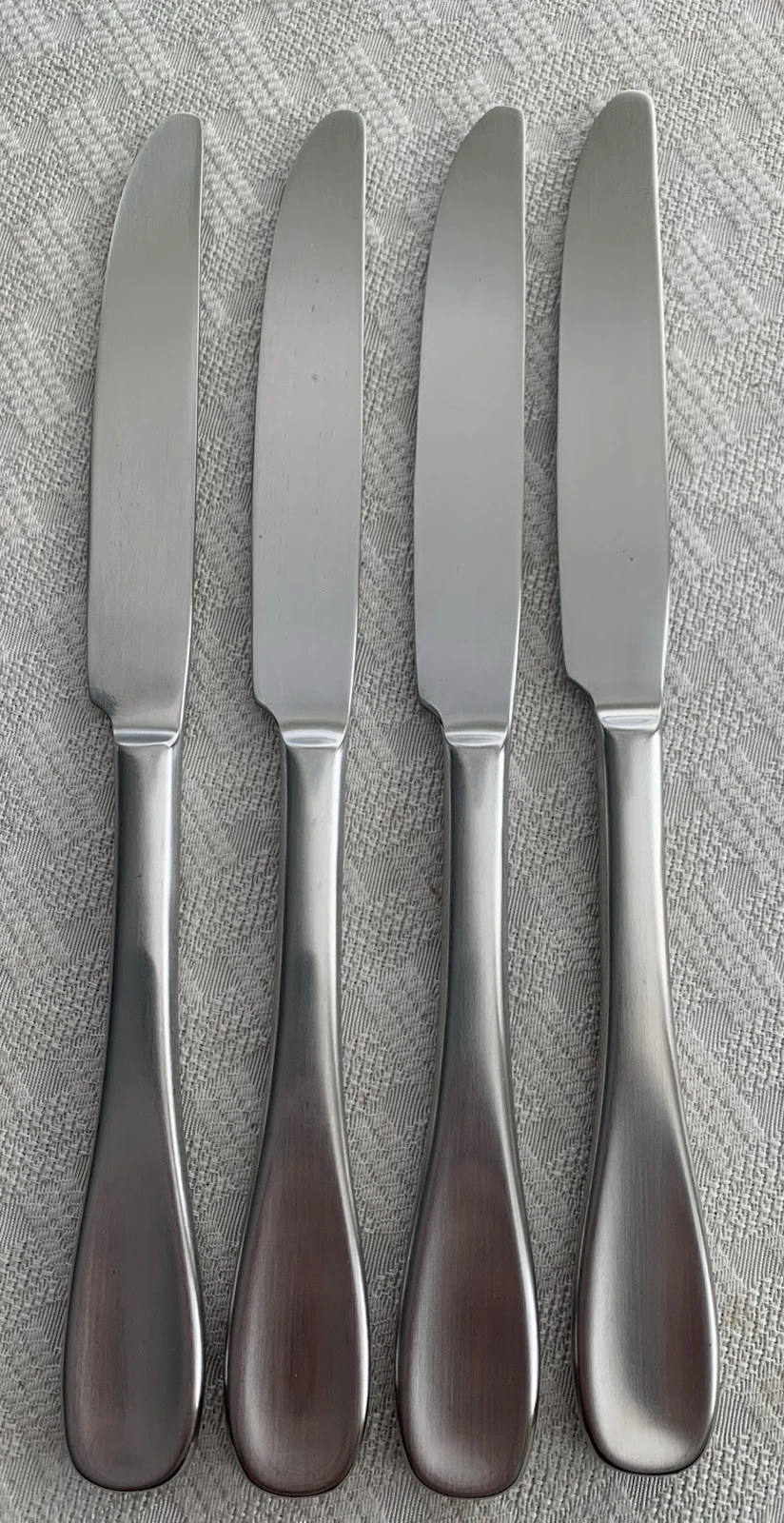Vtg Oneida Flatware CALM Set Of 4 Serrated Dinner Knives 9-1/2”