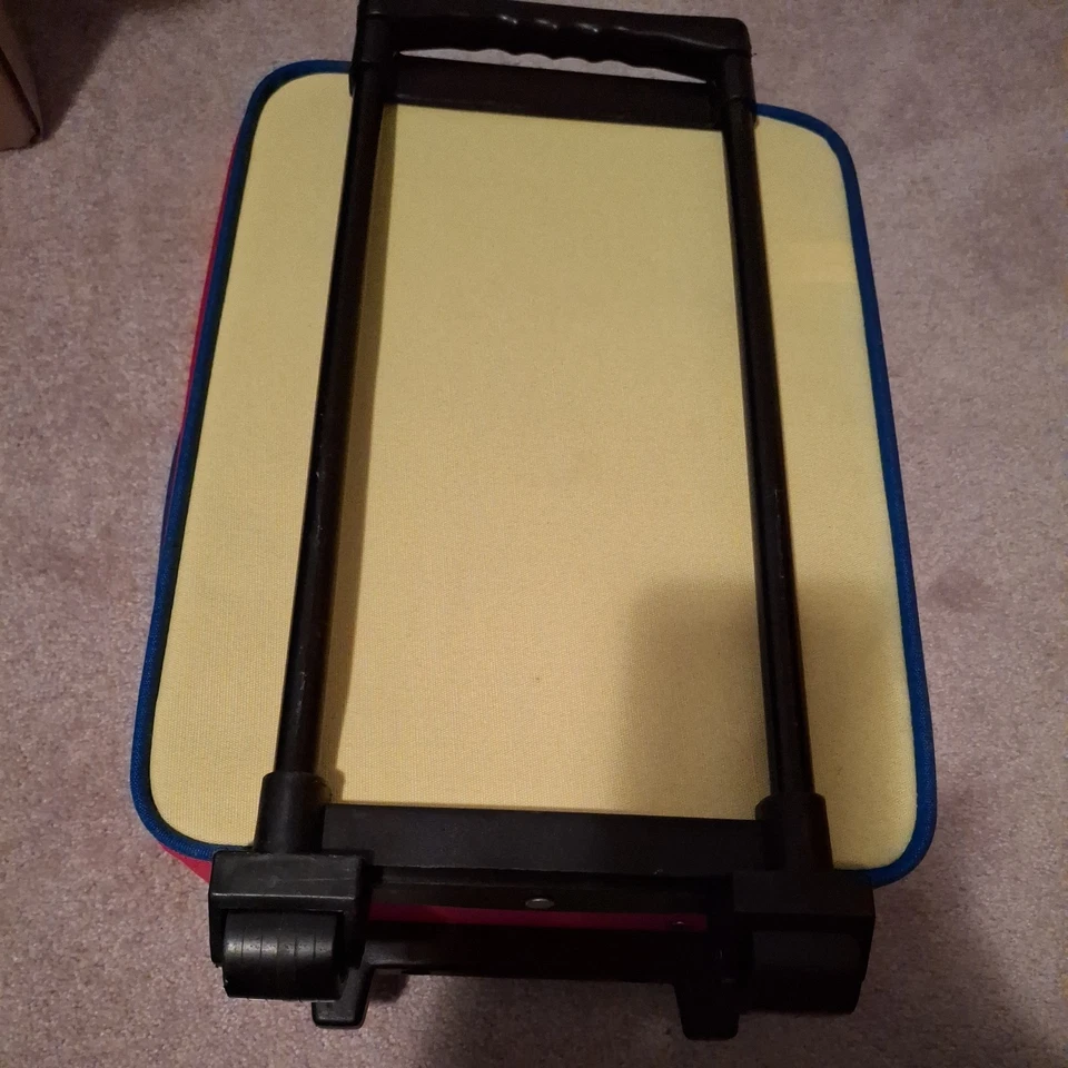 Kids Samsonite Overnight Bag Suite Case with Wheels and Pull Bar Luggage - Image 3 of 4