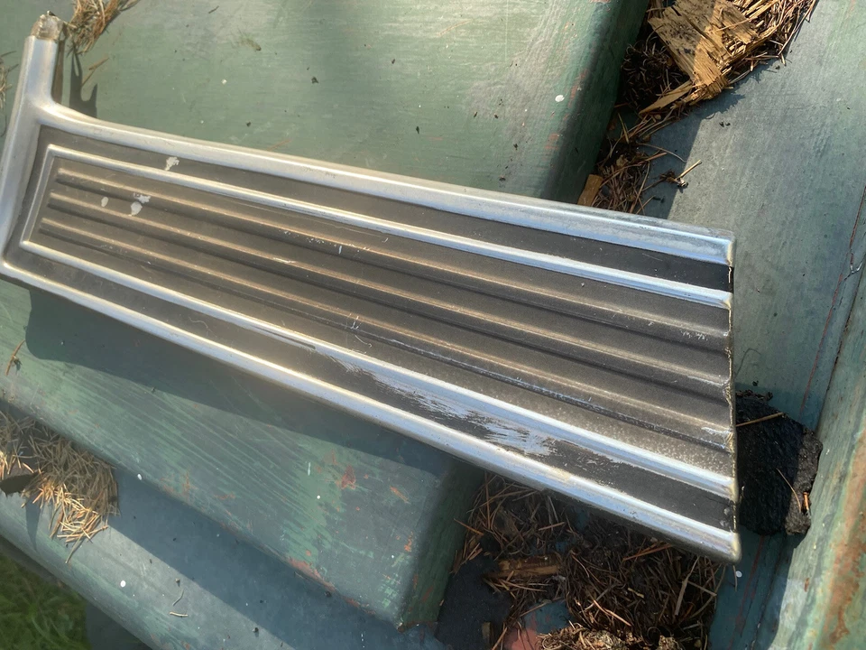 Ford Torino 1972 guardabarros inferior LF carrocería lateral aluminio moldura guardabarros RF Foto 3 de 4