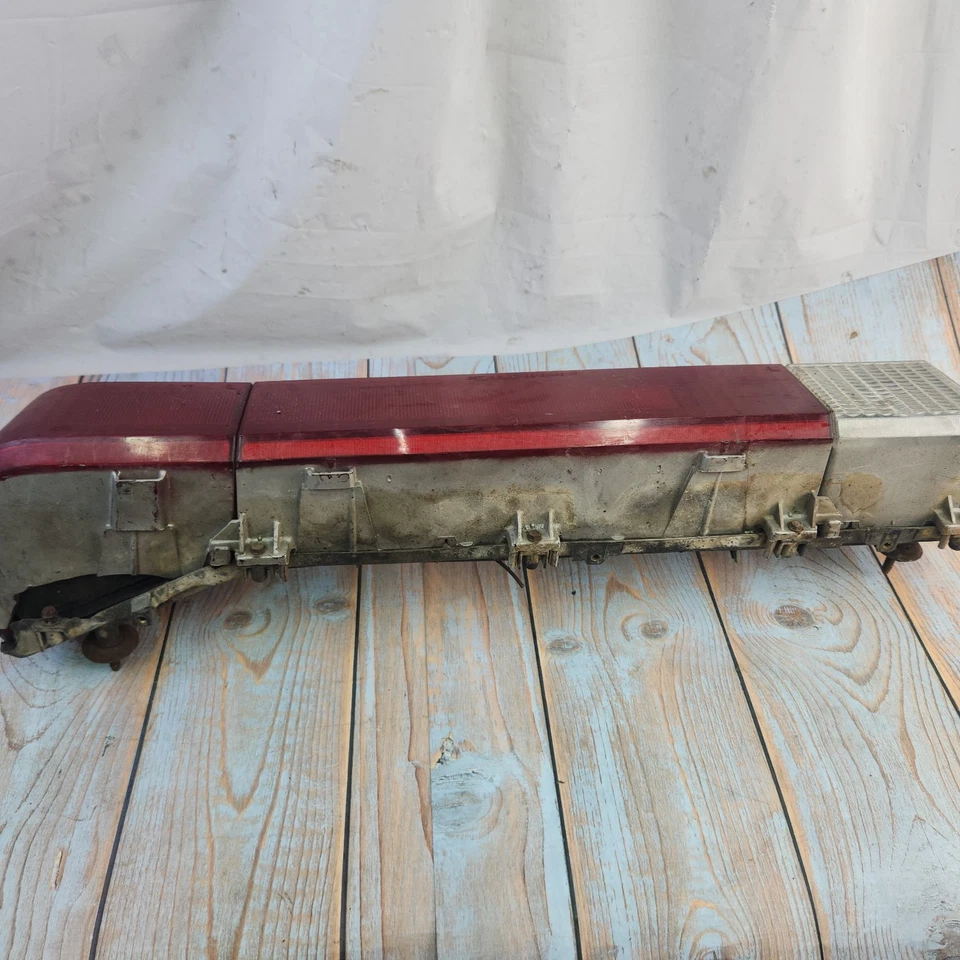 GM 5970311 1980-1981 Buick Skylark Limited LH luz trasera roja señal de giro OE usado Foto 4 de 4