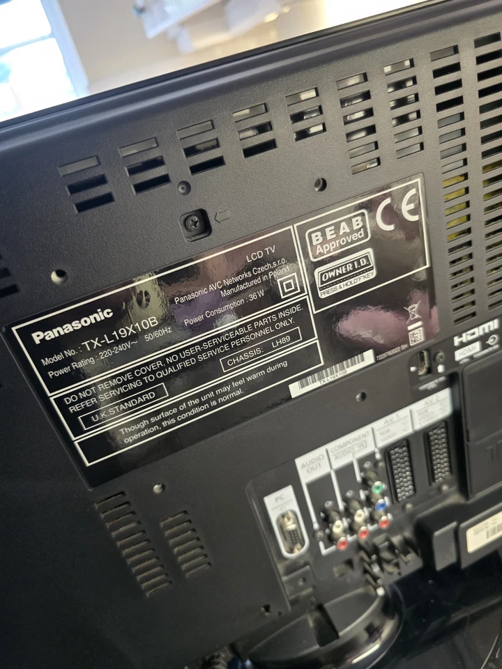 Panasonic Viera 19” LCD TV TX-L19X10B Freeview HDMI SCART Including Remote & Box - Image 3 of 4