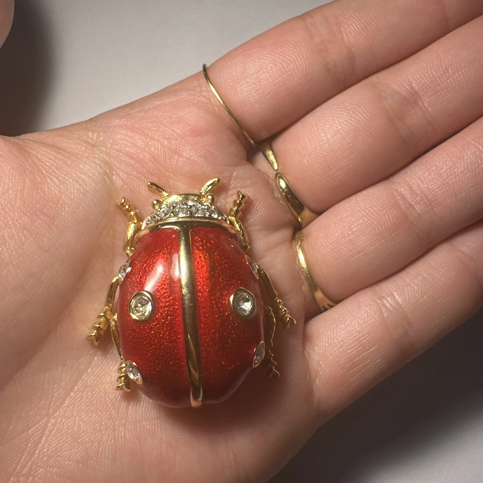 Broche Coccinelle, Dorée Et Rouge Nacrée Avec Strass Blanc Bijoux Fantaisie