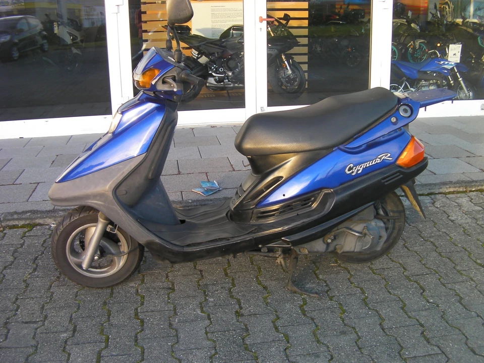 Roller Yamaha Cygnus R 125 Bastler-/Ausschlachtfahrzeug läuft mit Startpilot - Bild 2 von 4