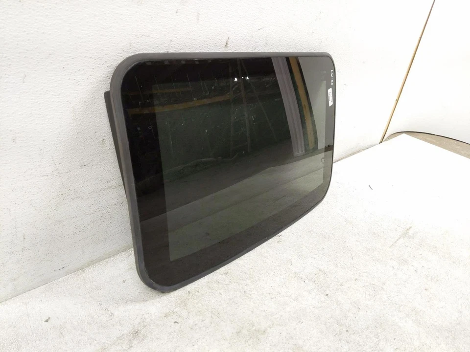 2012-2019 Toyota Prius C Sunroof Glass Window Roof Top Moonroof 63204-52070 - Image 3 of 4