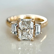 Diamond Women Ring 2.20 Ct Radiant Cut 18k Yellow Gold IGI Certified Lab Created