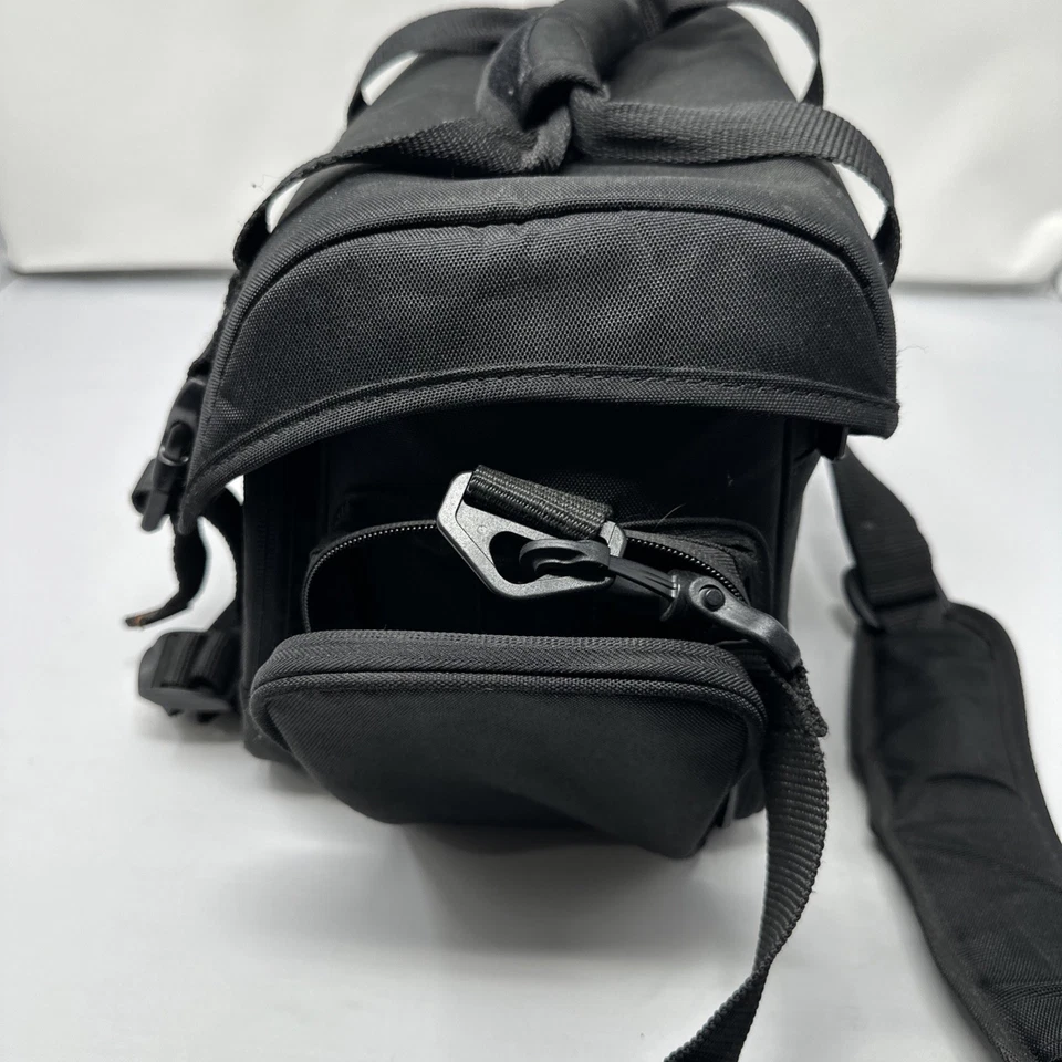 Amazon Basics Large DSLR Camera Gadget Bag, Black with Orange Interior - Image 4 of 4