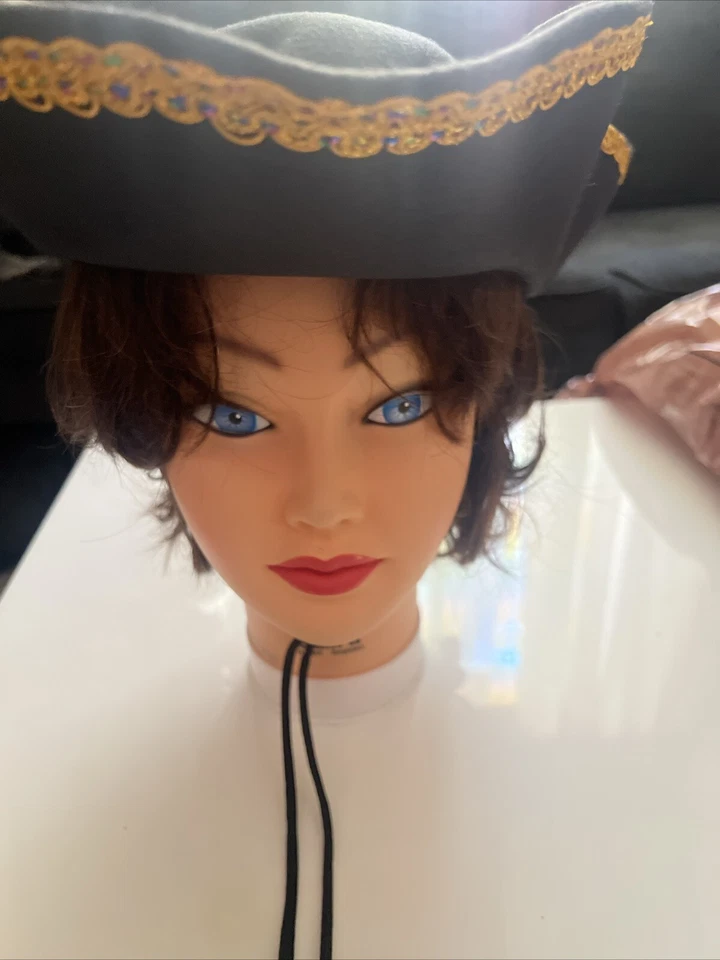 Sombrero pirata colonial tricornio negro para hombre adulto adorno dorado accesorio de disfraz de 3 lados. Foto 4 de 4