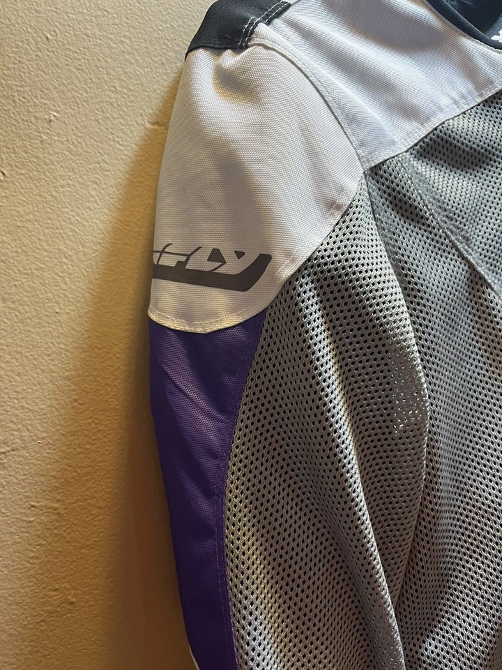 Chaqueta de motocross Fly Racing Flux Air acolchada gris/púrpura para mujer talla L Foto 3 de 4