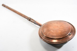 Q76S86 Antiker Kupfer Bettwärmer Bettpfanne Holz Stiel 19. Jh.