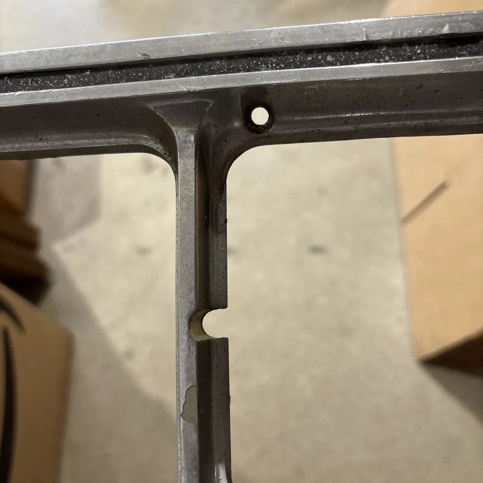 Olds 88 1976 Custom Cruiser Head Light Bisel diestro Borde Ochenta y ocho OEM 551760 76 Foto 4 de 4