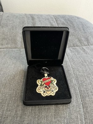 Ed Hardy Schlüsselanhänger Anhänger Herz Schmuck mit Schatulle