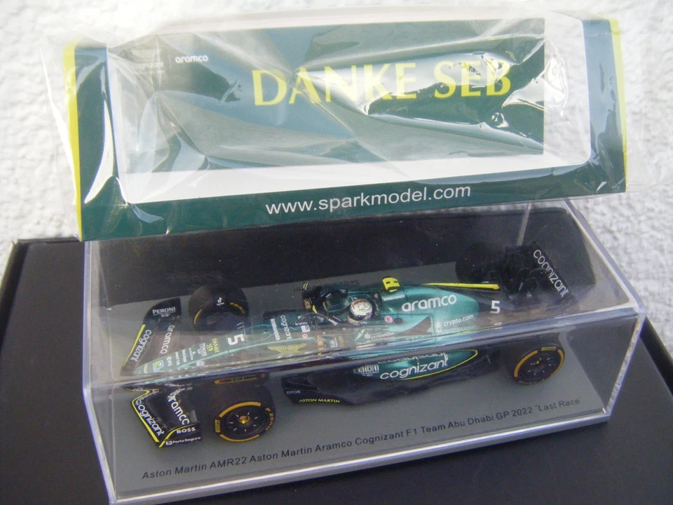 Spark  Aston Martin AMR22 Formel 1 Team 1:43 S. Vettel Last Race Abu Dhabi GP - Bild 3 von 4