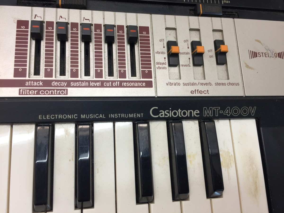 Casio Casiotone MT-400V Vintage Synthesizer with Case, Speakers Adapter