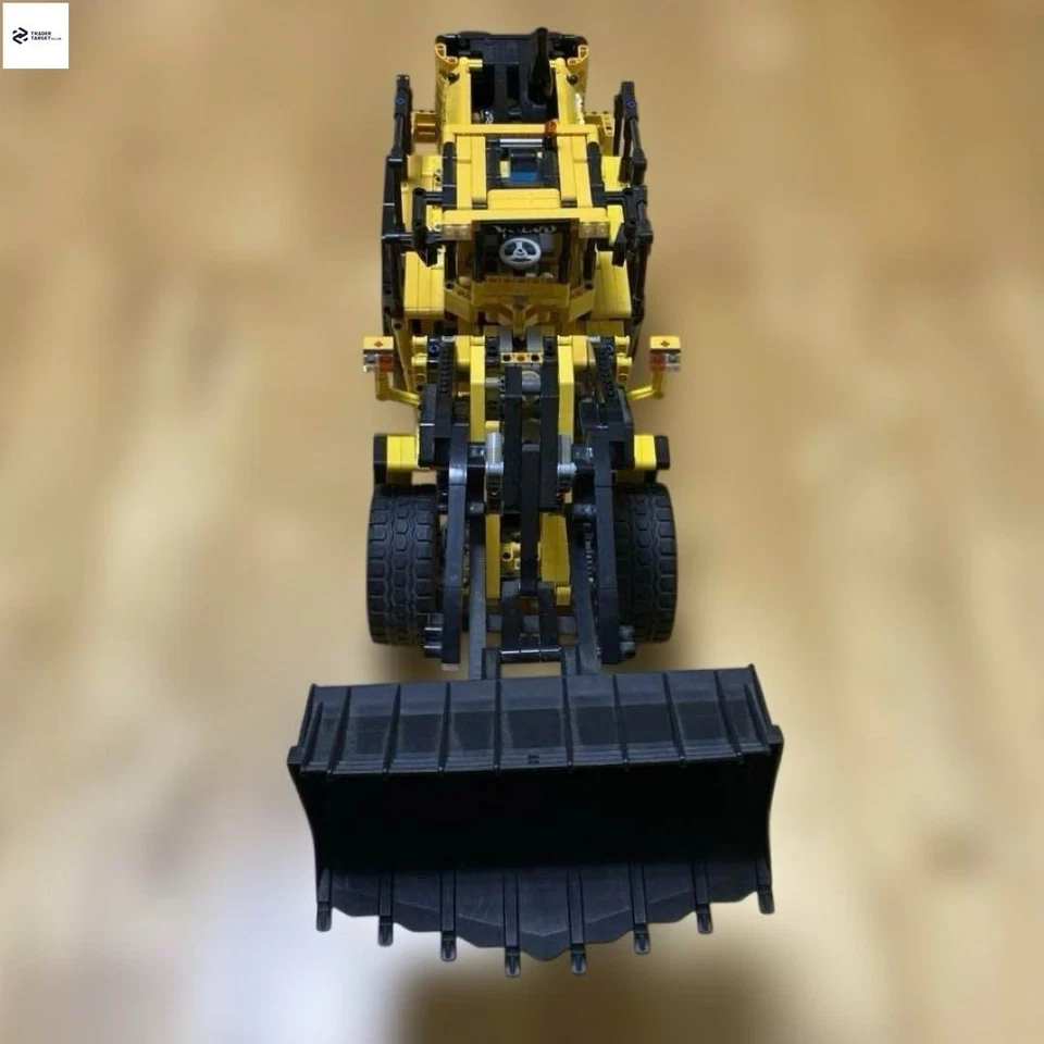 LEGO Technic Volvo L350F Wheel Loader 42030 In 2014 Used Retired P2 - Image 2 of 4