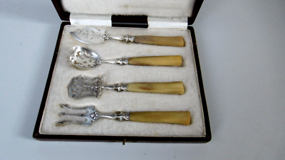 Service à Mignardises 4 pièces en Argent Contrôlé poinçon LF? décor croisillon