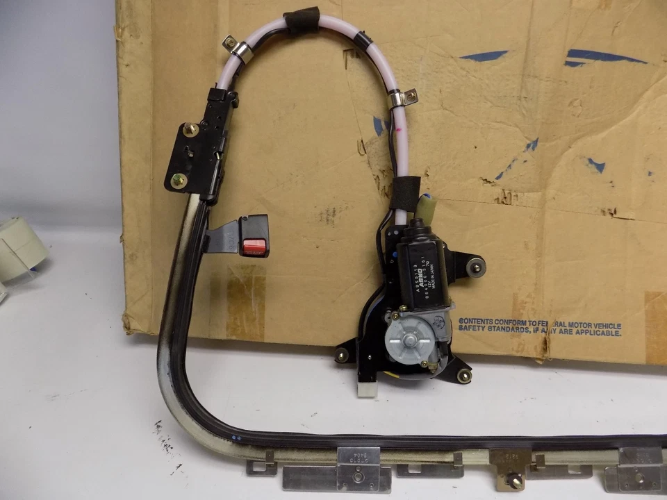 Nuevo OEM 1990-1993 Ford Festiva cinturón de seguridad delantero conjunto de oruga lado izquierdo Foto 2 de 3