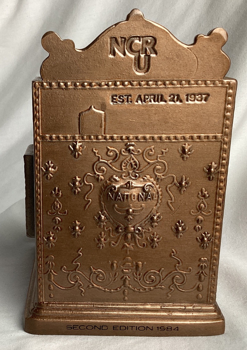 как выглядит Vintage metal coin bank National cash register NCR 1937 фото
