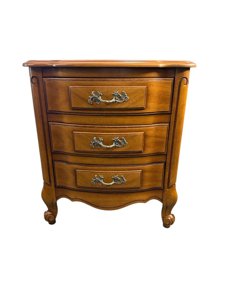 Французская провинциальная тумбочка от Kent Coffey - Изображение 2 из 4