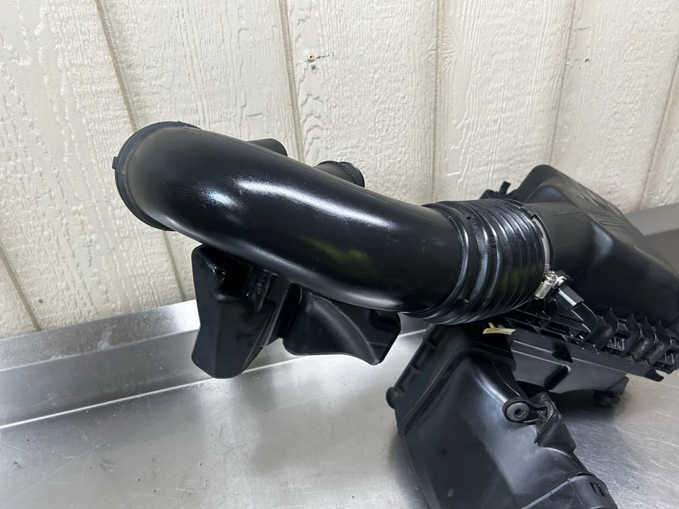 2011-2014 Ford Mustang GT 5.0L Air Intake Tube Housing Box Complete Assembly Foto 3 de 4