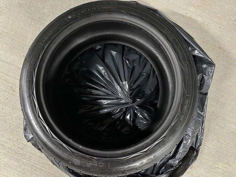 Neumáticos de lujo para todas las estaciones Nitto NT420V - 325/35/22 y 285/40/22 - Juego de 4 Foto 3 de 3