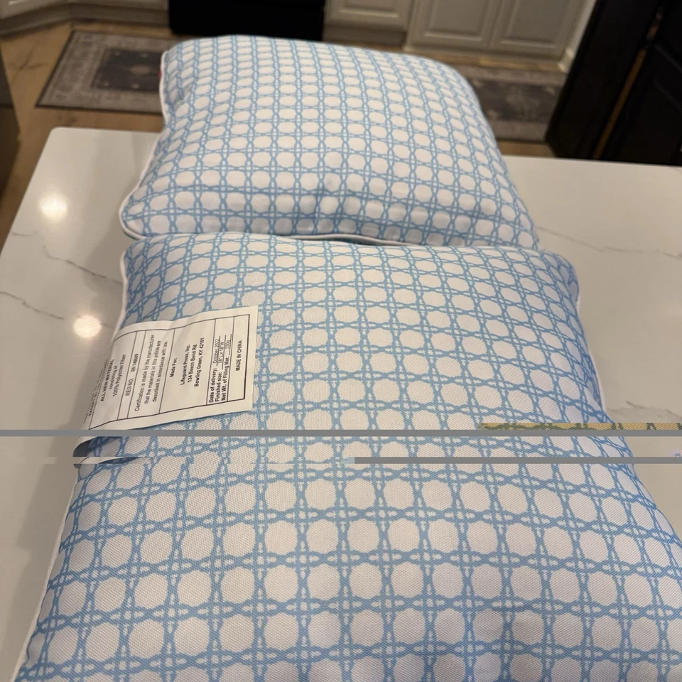 Lilly Pulitzer NWOT Soleil It On Me Indoor Outdoor square Pillow Set Of 2!! - Image 4 of 4