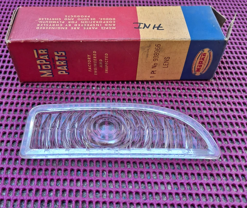 Plymouth P14 1942 Special Deluxe Nuevo de Lote Antiguo MoPar Lámpara de Parque Derecha Lente de Vidrio Foto 2 de 2