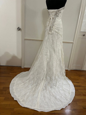 David's Bridal Wedding dress used, very good condition size 2