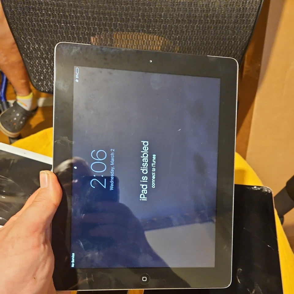 Apple iPhone y iPad Lote de 5 piezas 2 Iphone S y 3 Ipads para piezas solo como está sin probar Foto 4 de 4