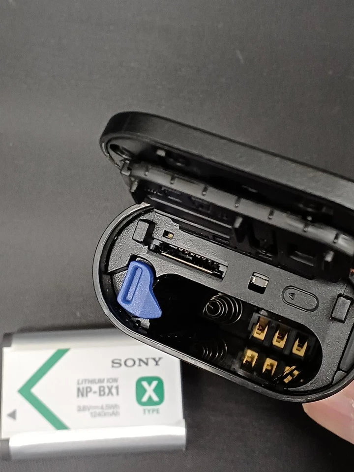 SONY HDR-AS30V Action Camera with RM-LVR1 Remote - Image 3 of 4